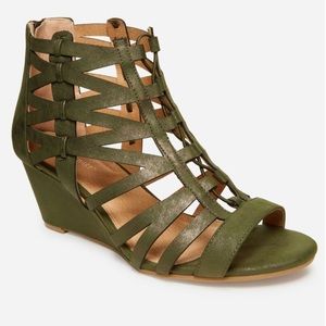 NWT Olive Sandals 10W